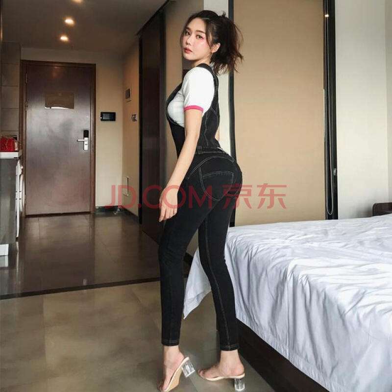 “老师儿！出租车在这乘坐”